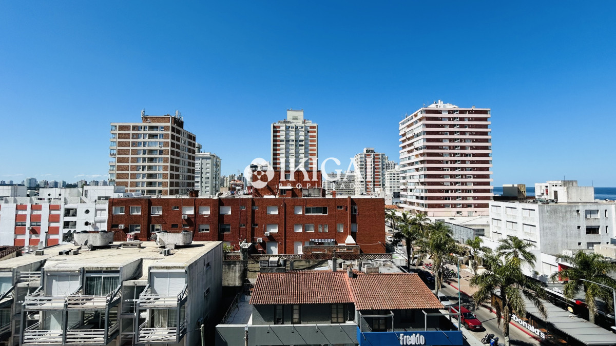 Apartamento ID.274 - Apartamento de dos dormitorios a metros de playa brava y mansa en Punta del Este