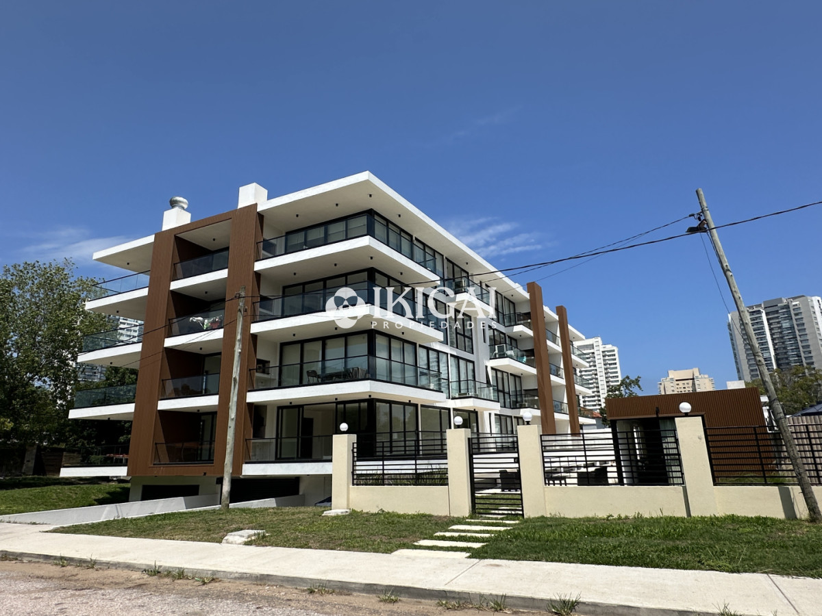 Apartamento ID.696 - Apartamento en venta de 2 dormitorios, Aidy Grill, Punta del Este.