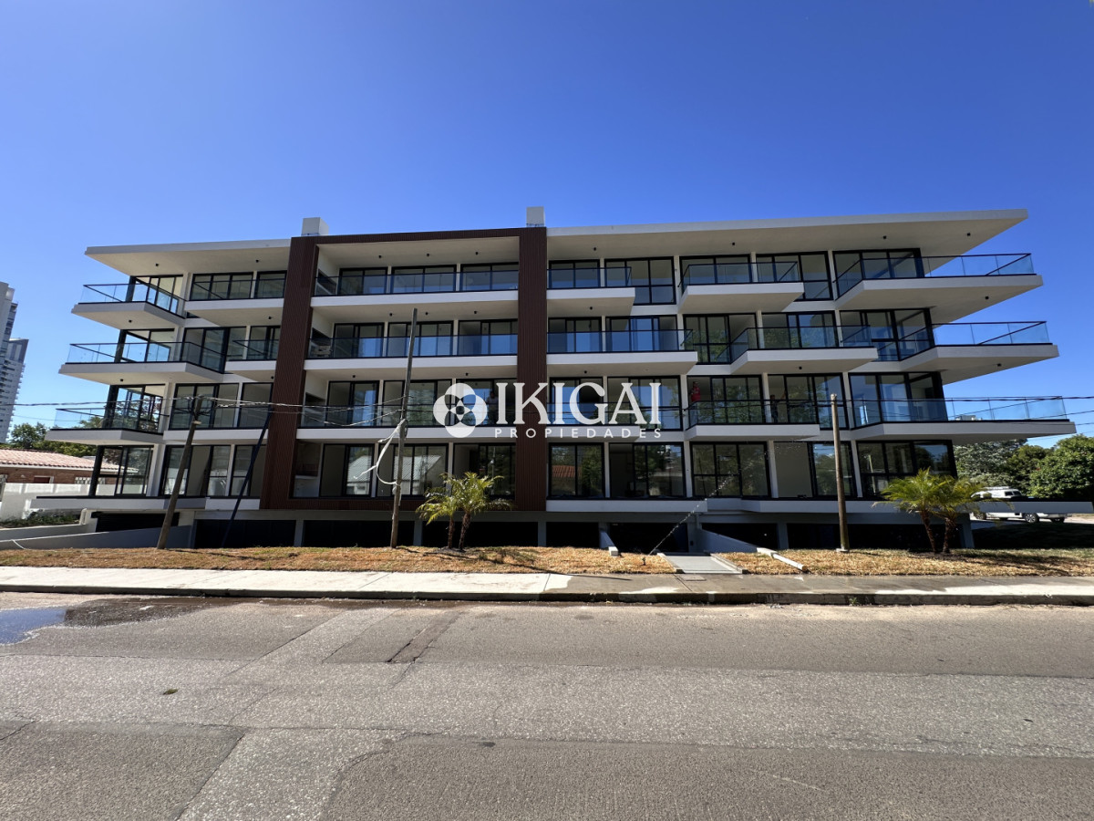 Apartamento ID.696 - Apartamento en venta de 2 dormitorios, Aidy Grill, Punta del Este.