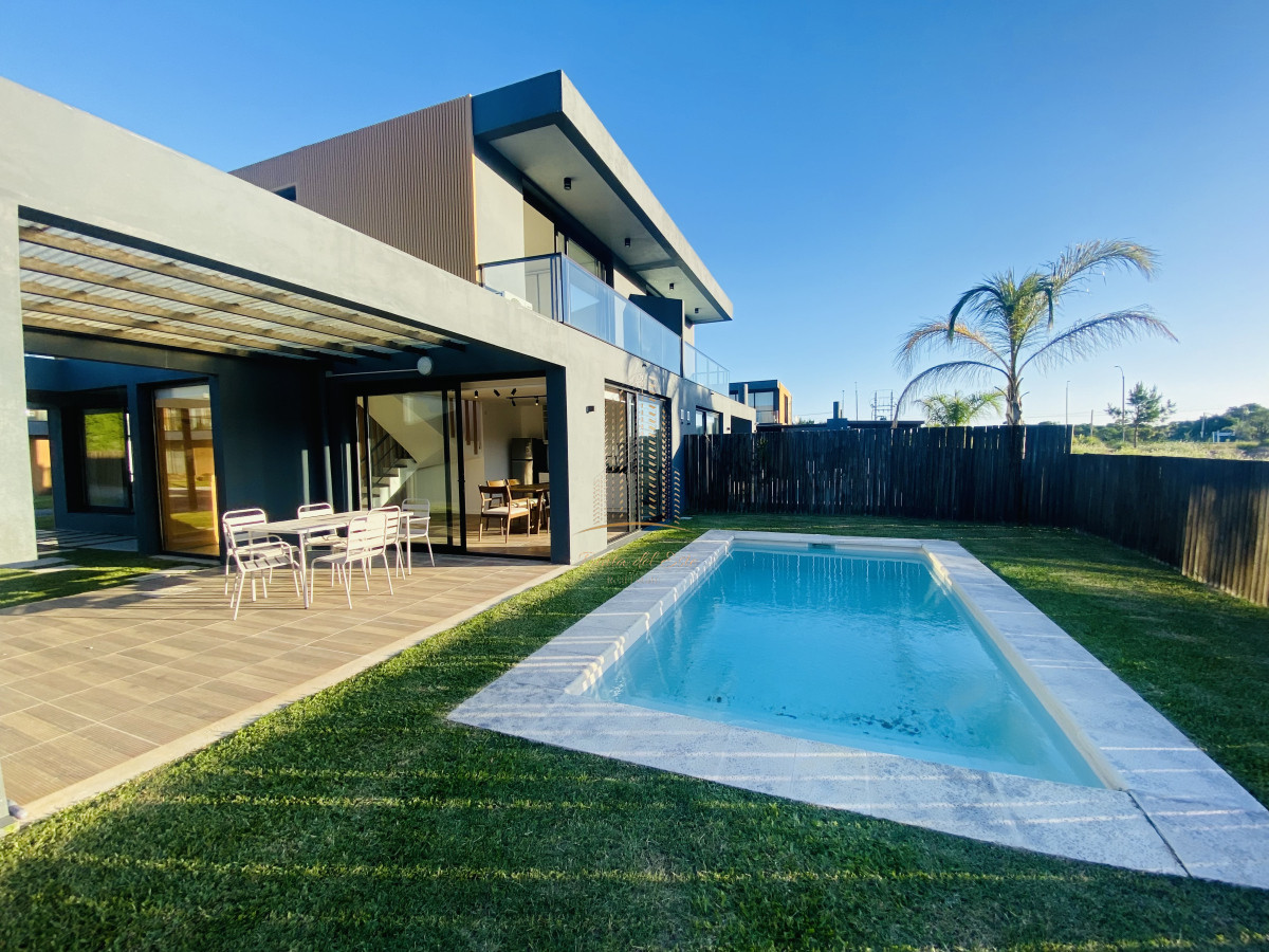 Casa ID.507 - Casa en venta y alquiler anual en Barrio Privado, Punta del Este