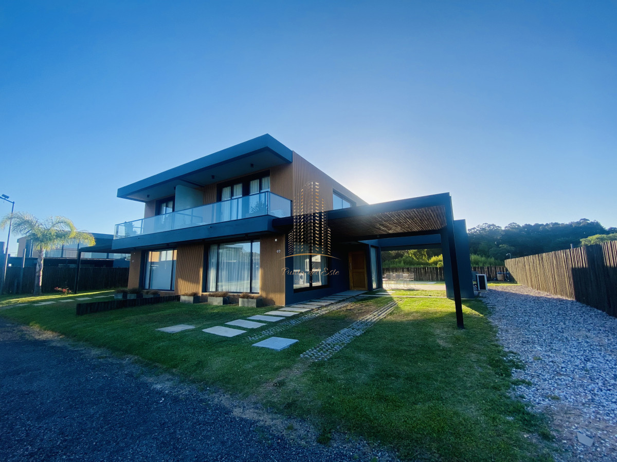 Casa ID.507 - Casa en venta y alquiler anual en Barrio Privado, Punta del Este