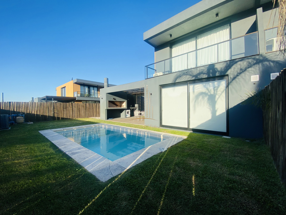 Casa ID.507 - Casa en venta y alquiler anual en Barrio Privado, Punta del Este