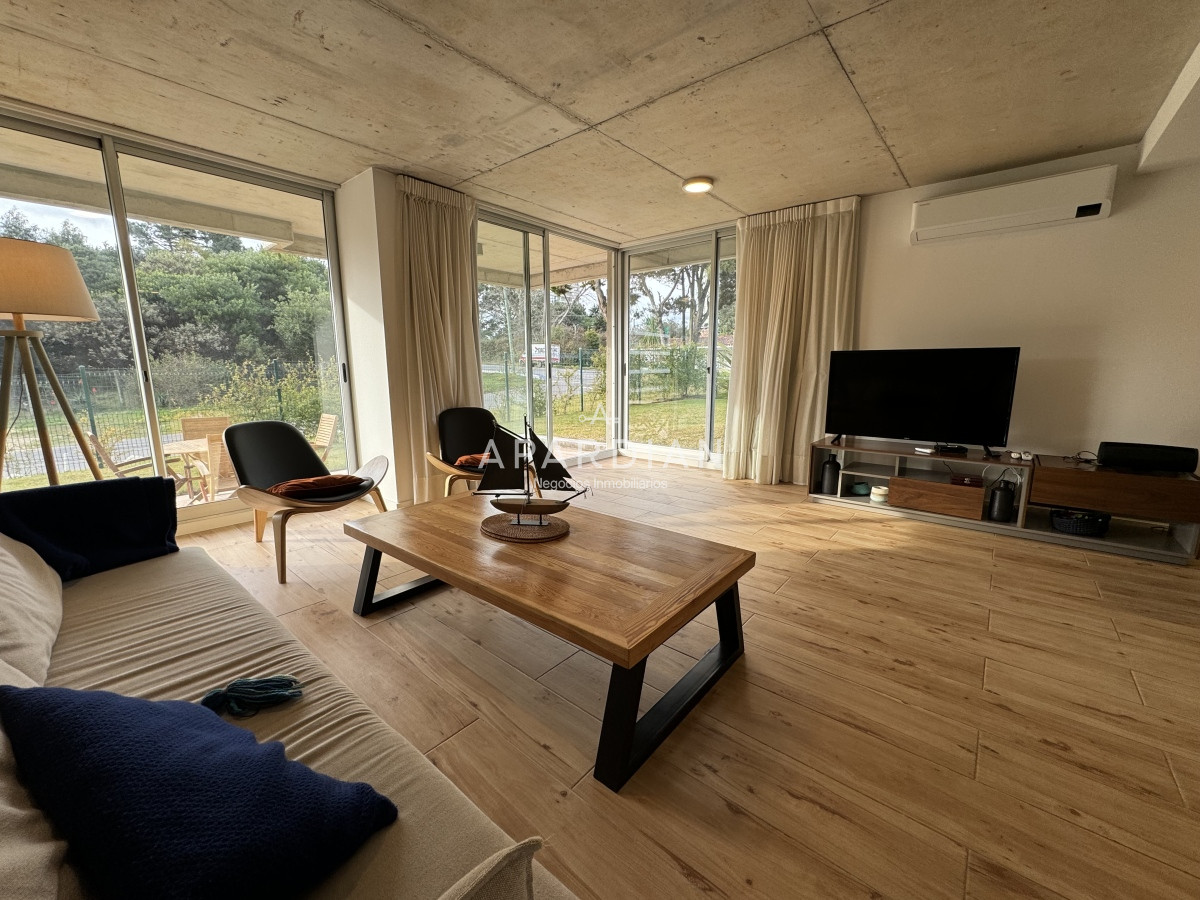 Apartamento ID.21096884 - apartamento 2 dormitorios 2 baños sobre playa mansa