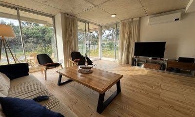 apartamento 2 dormitorios 2 baños sobre playa mansa
