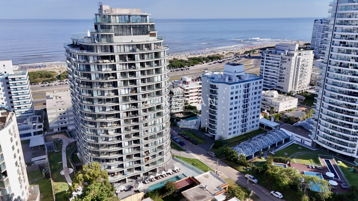 Apartamento ID.21099369 - Apartamento de 2 dormitorios en venta, Playa Brava, Punta del Este