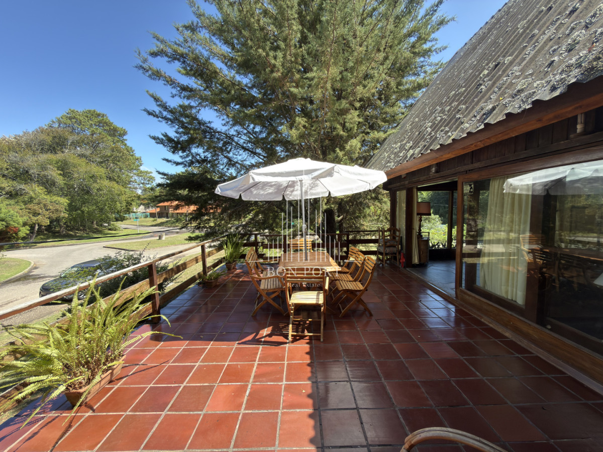 Casa ID.250 - Casa en venta de 3 dormitorios en exclusivo barrio golf de Punta del Este