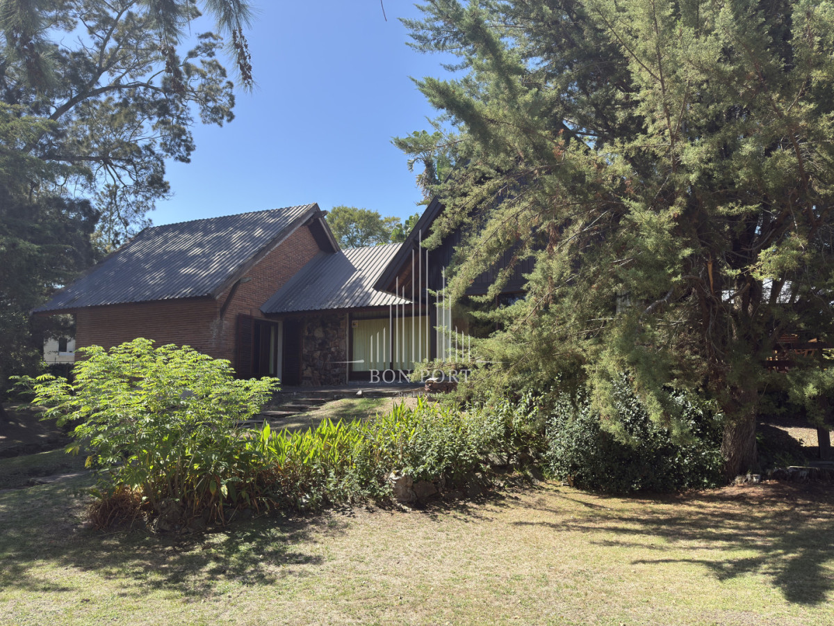 Casa ID.250 - Casa en venta de 3 dormitorios en exclusivo barrio golf de Punta del Este