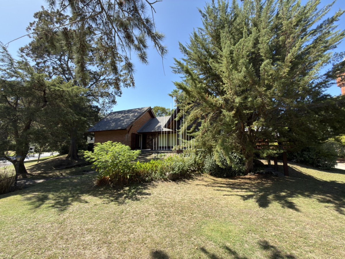 Casa ID.250 - Casa en venta de 3 dormitorios en exclusivo barrio golf de Punta del Este
