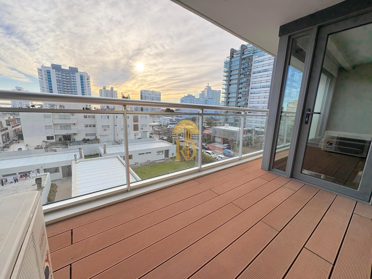 Apartamento de 1 dormitorio y medio en venta en Aidy Gril, Playa Brava y Mansa Punta del Este -id-460