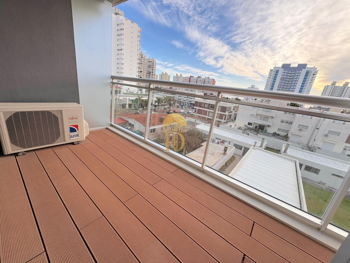 Apartamento de 1 dormitorio y medio en venta en Aidy Gril, Playa Brava y Mansa Punta del Este -id-460-3