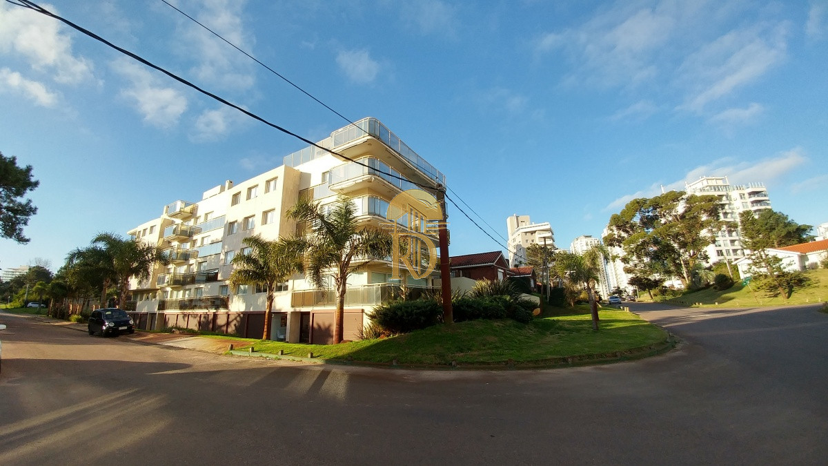Apartamento en venta de 3 dormitorios en Playa Brava Punta del Este -id-726-19