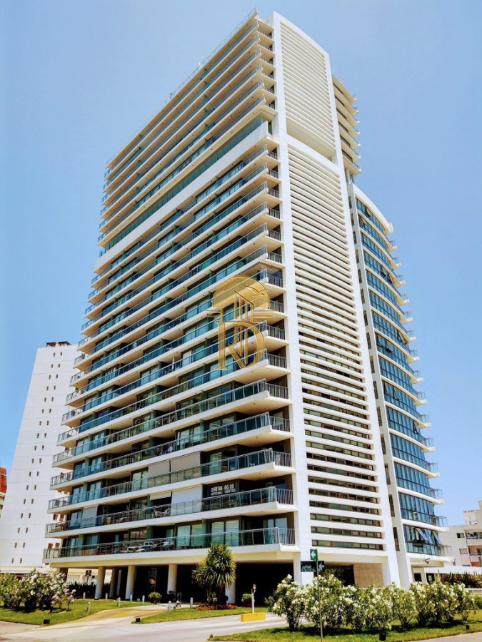 Apartamento de 1 dormitorio y medio en venta en Aidy Gril, Playa Brava y Mansa Punta del Este -id-460-17