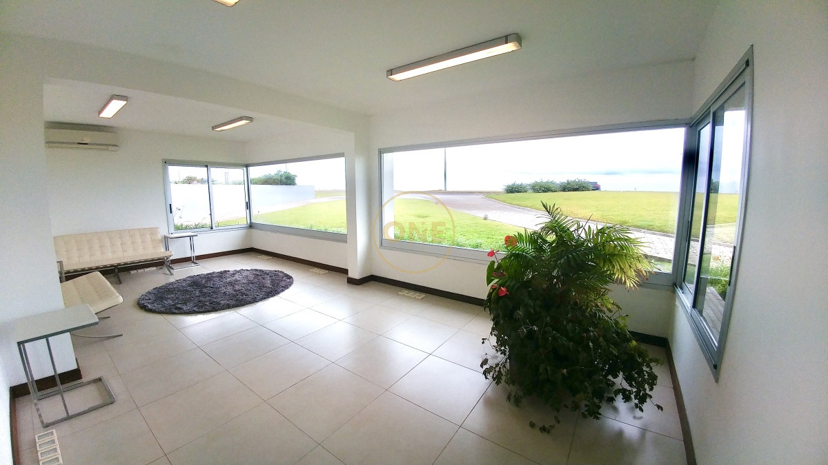 Apartamento ID.2421 - Penthouse 4 dormitorios en venta Playa Mansa Punta del Este