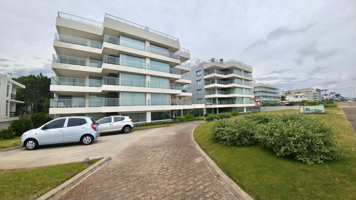 Apartamento ID.2421 - Penthouse 4 dormitorios en venta Playa Mansa Punta del Este