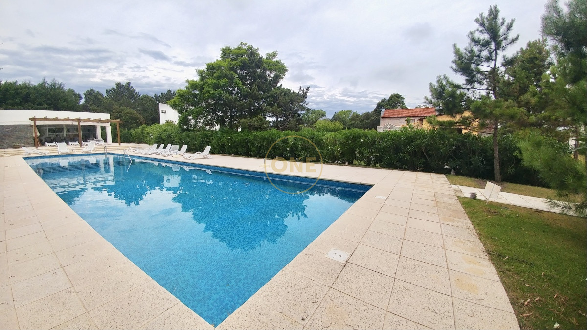 Apartamento ID.2421 - Penthouse 4 dormitorios en venta Playa Mansa Punta del Este