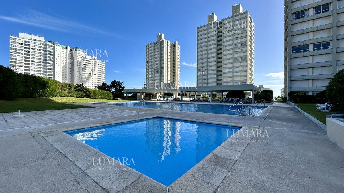 Apartamento ID.3120 - Apartamento en venta frente al mar en Punta del Este
