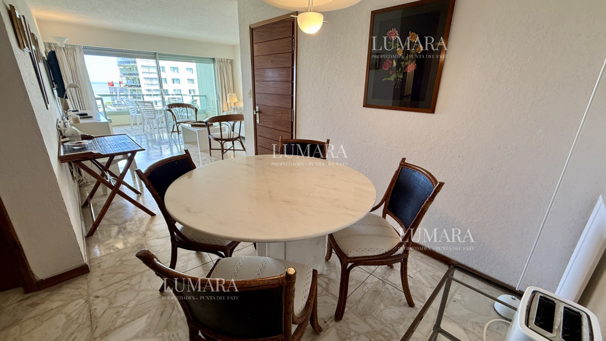 Apartamento ID.3120 - Apartamento en venta frente al mar en Punta del Este