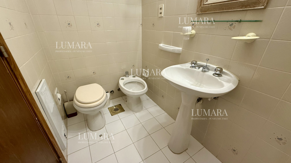 Apartamento ID.3120 - Apartamento en venta frente al mar en Punta del Este
