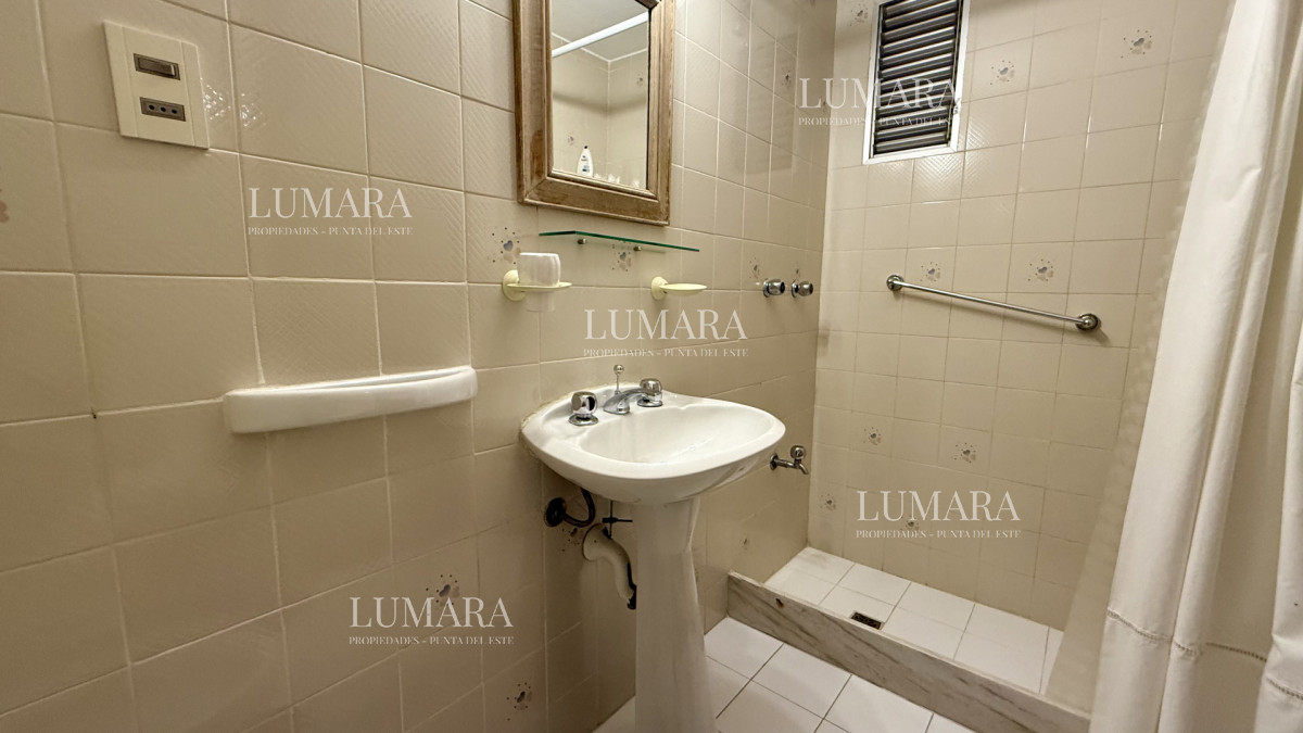 Apartamento ID.3120 - Apartamento en venta frente al mar en Punta del Este