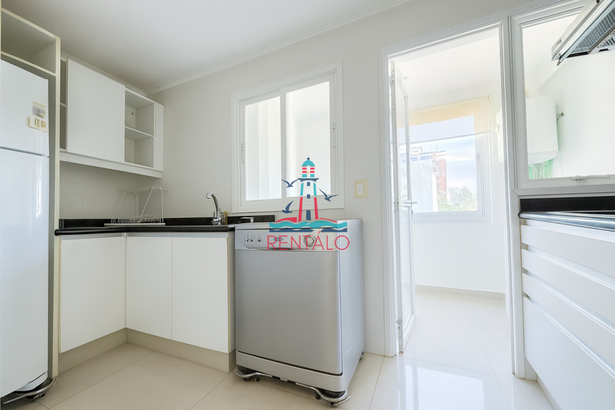 Apartamento ID.680 - 3 dormitorios a 100 metros del mar - Playa Brava – U$S 305.000