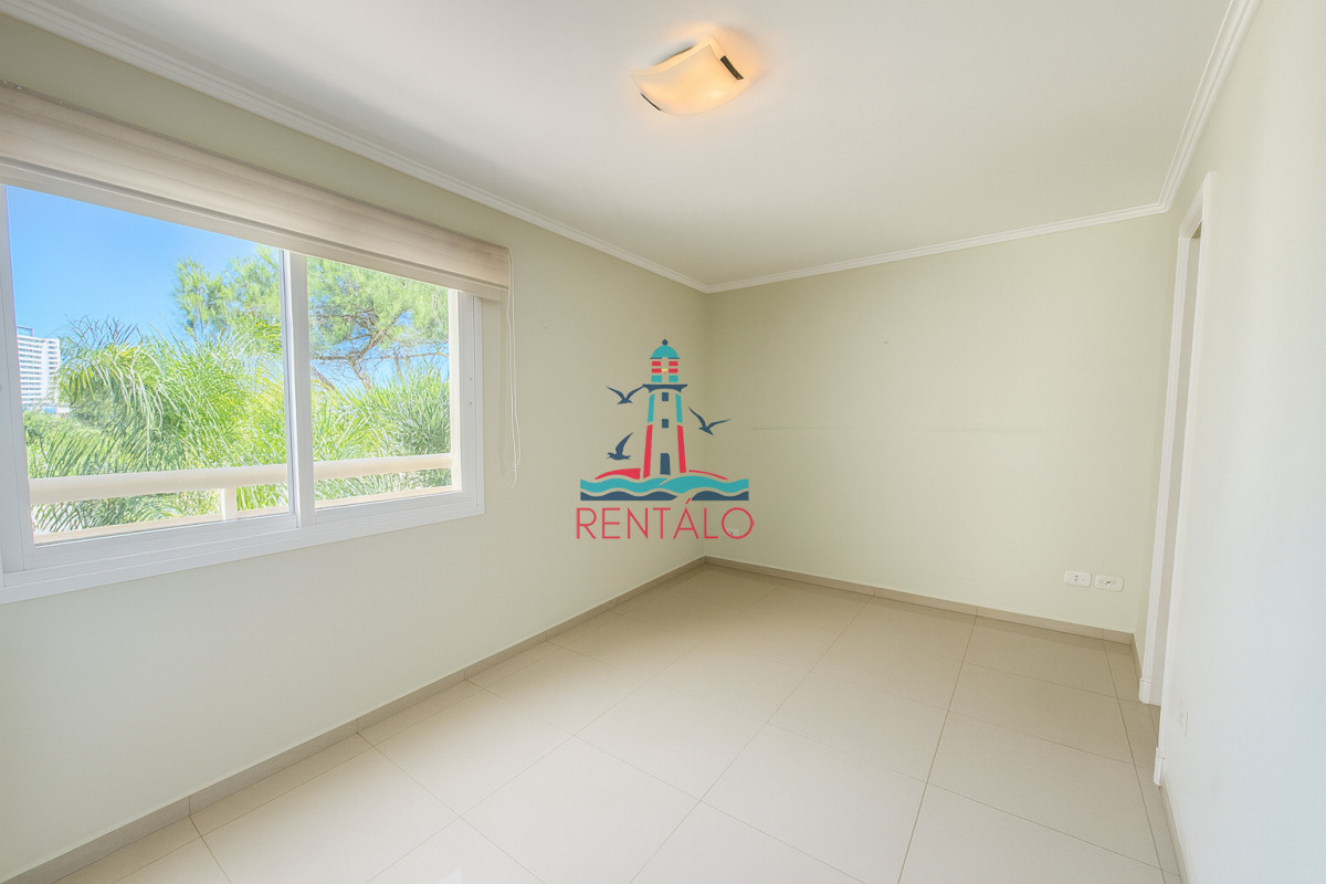 Apartamento ID.680 - 3 dormitorios a 100 metros del mar - Playa Brava – U$S 305.000