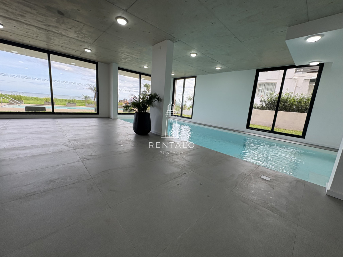 Apartamento ID.1155 - Apartamento en venta frente al mar de 3 dormitorios en suite, Punta del Este 
