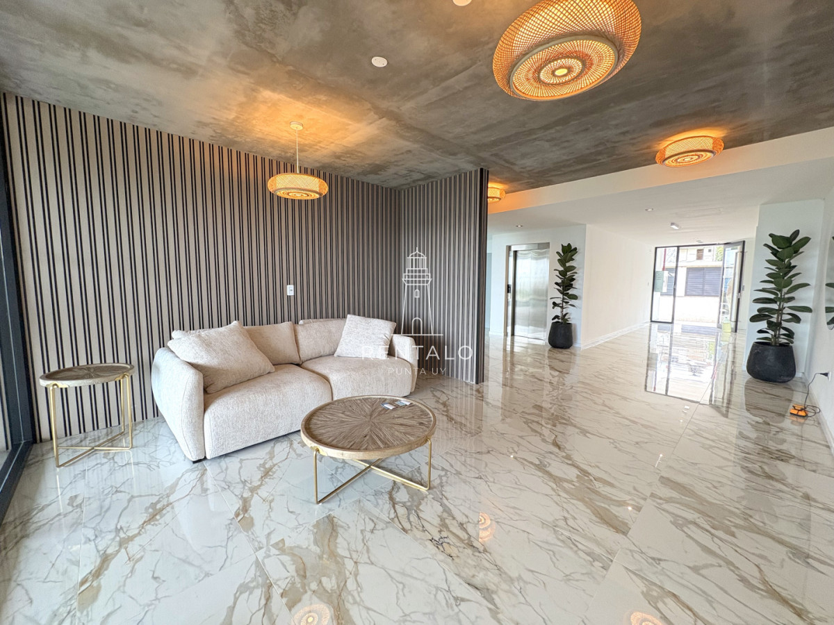 Apartamento ID.1155 - Apartamento en venta frente al mar de 3 dormitorios en suite, Punta del Este 