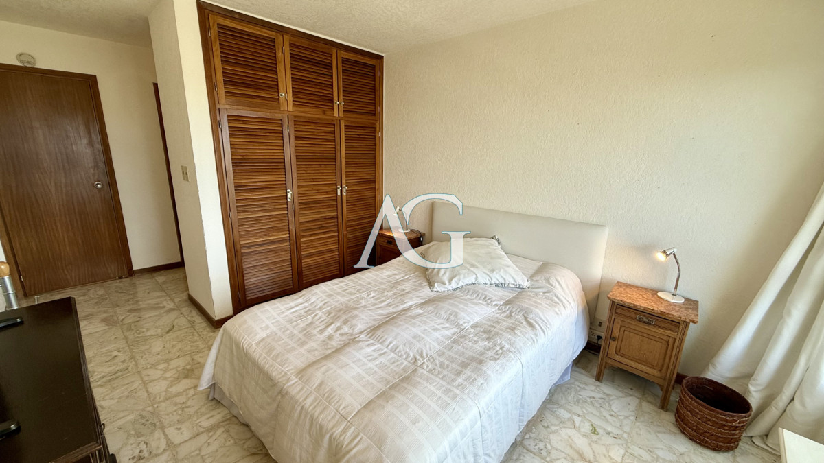 Apartamento ID.520 - Apartamento en venta frente al mar en Punta del Este