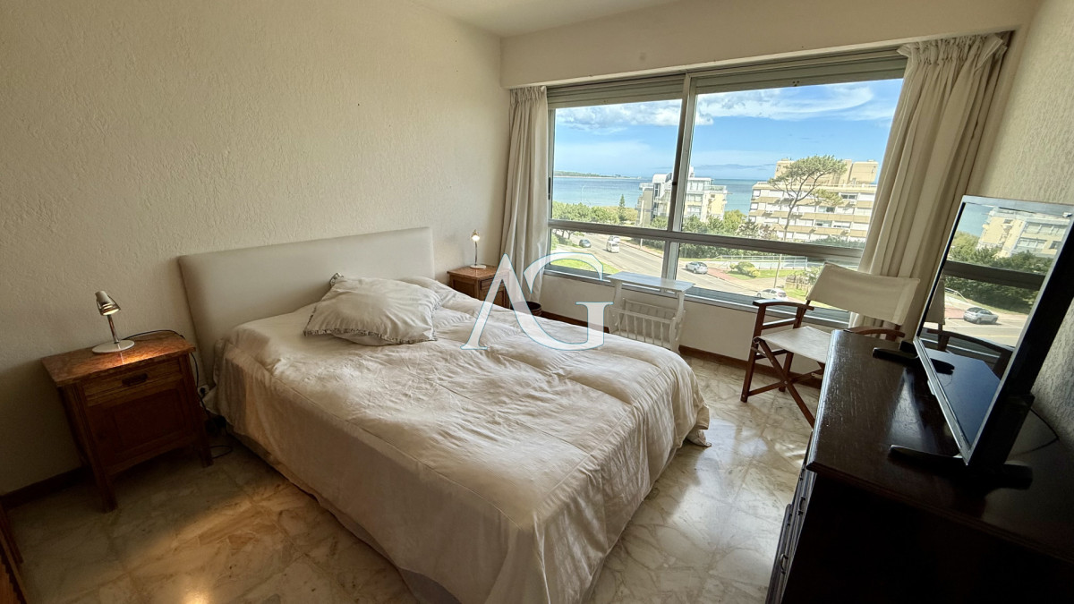 Apartamento ID.520 - Apartamento en venta frente al mar en Punta del Este