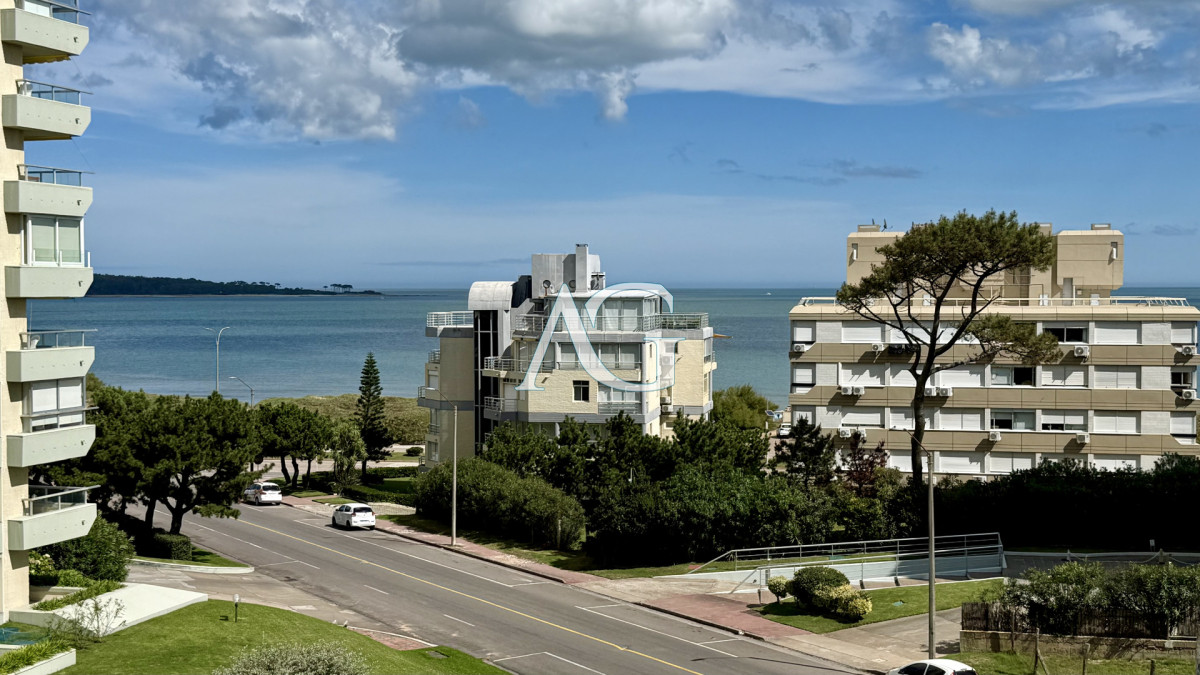 Apartamento ID.520 - Apartamento en venta frente al mar en Punta del Este
