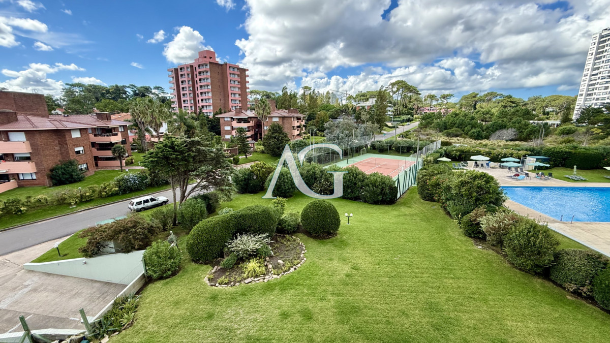 Apartamento ID.520 - Apartamento en venta frente al mar en Punta del Este