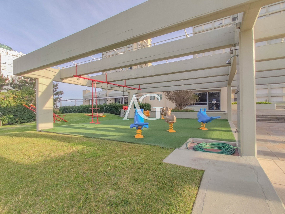 Apartamento ID.520 - Apartamento en venta frente al mar en Punta del Este
