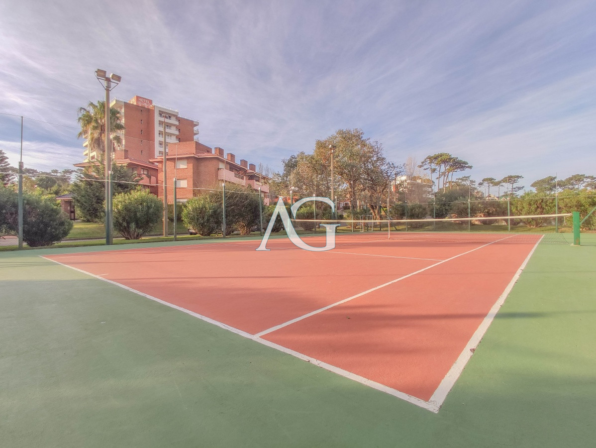 Apartamento ID.520 - Apartamento en venta frente al mar en Punta del Este