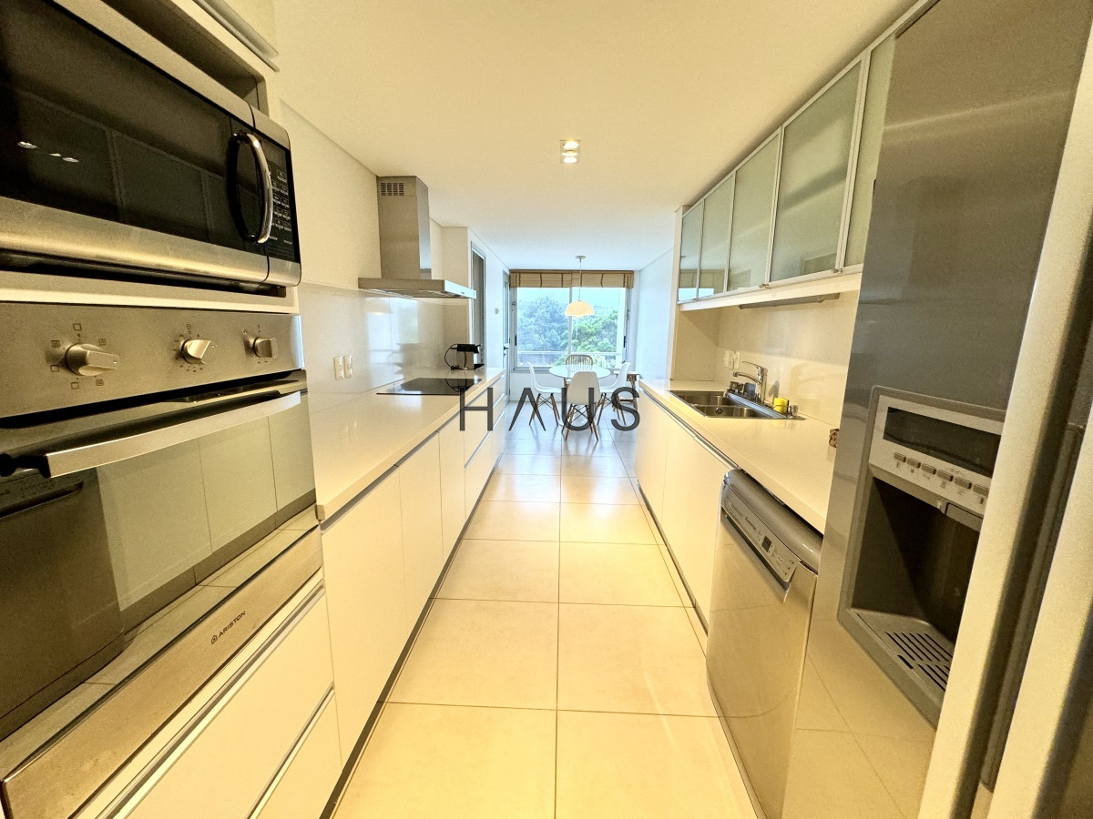 Apartamento ID.295 - Apartamento en venta Playa Mansa 4 dormitorios