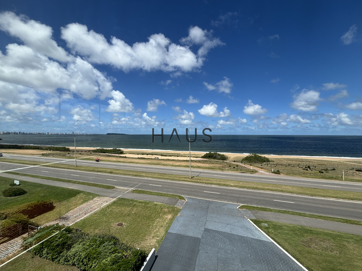 Apartamento ID.295 - Apartamento en venta Playa Mansa 4 dormitorios