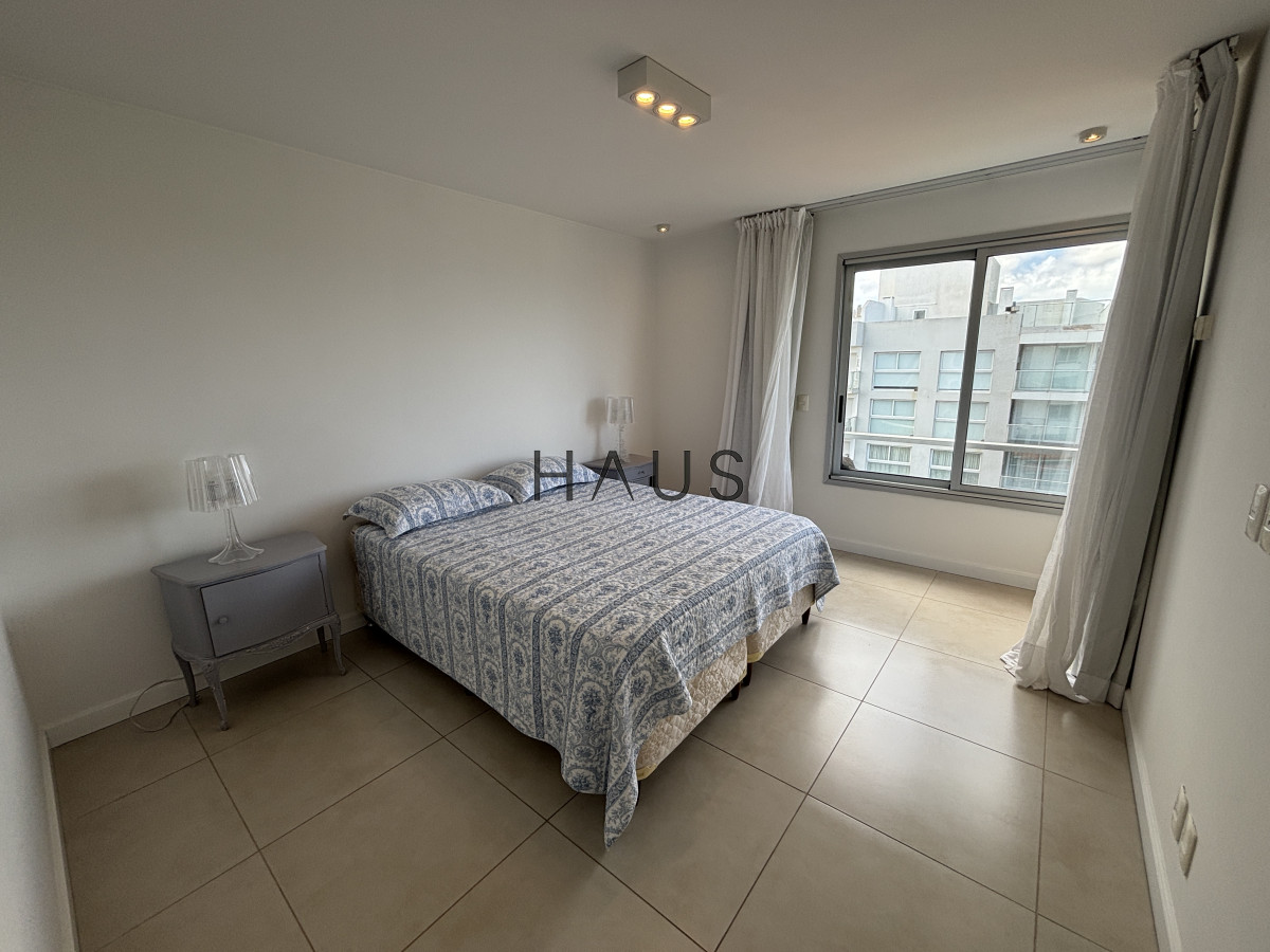 Apartamento ID.295 - Apartamento en venta Playa Mansa 4 dormitorios