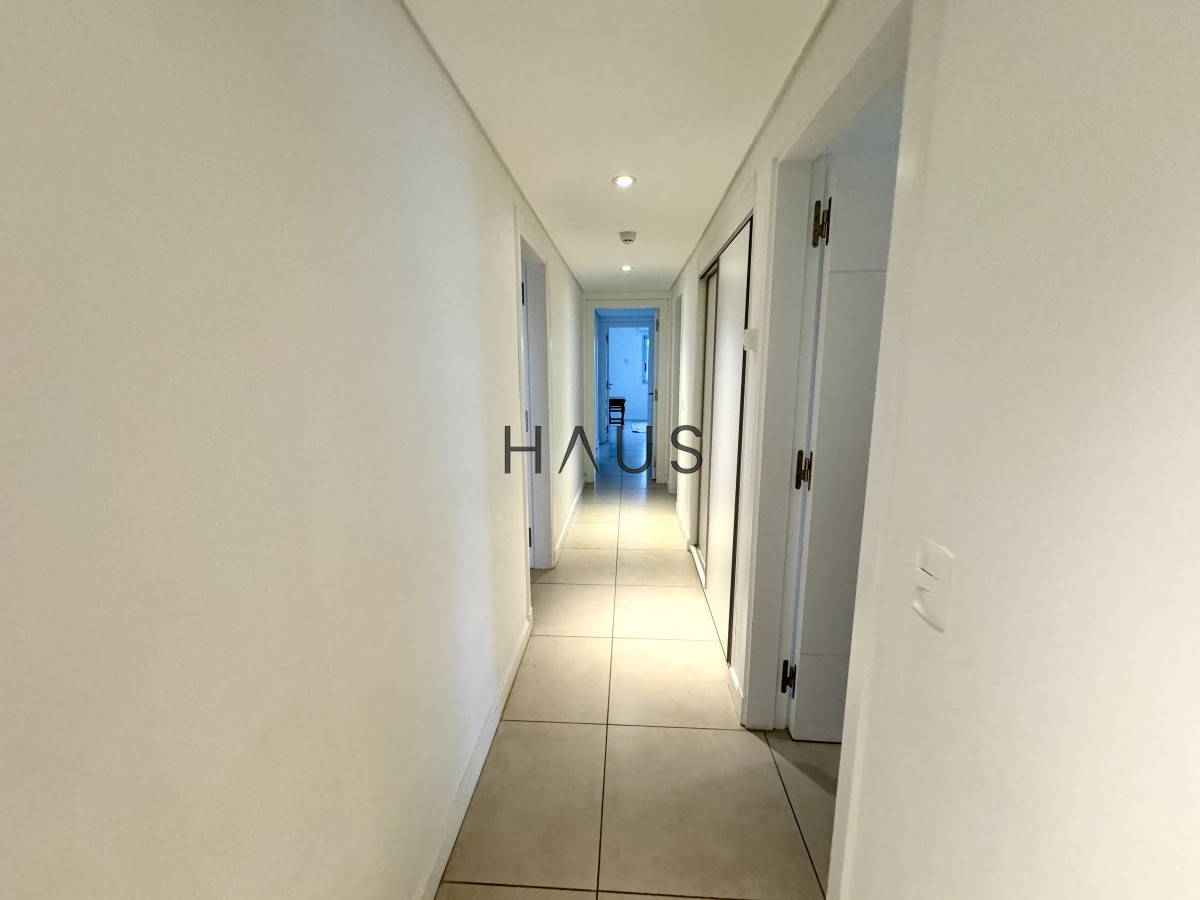 Apartamento ID.295 - Apartamento en venta Playa Mansa 4 dormitorios