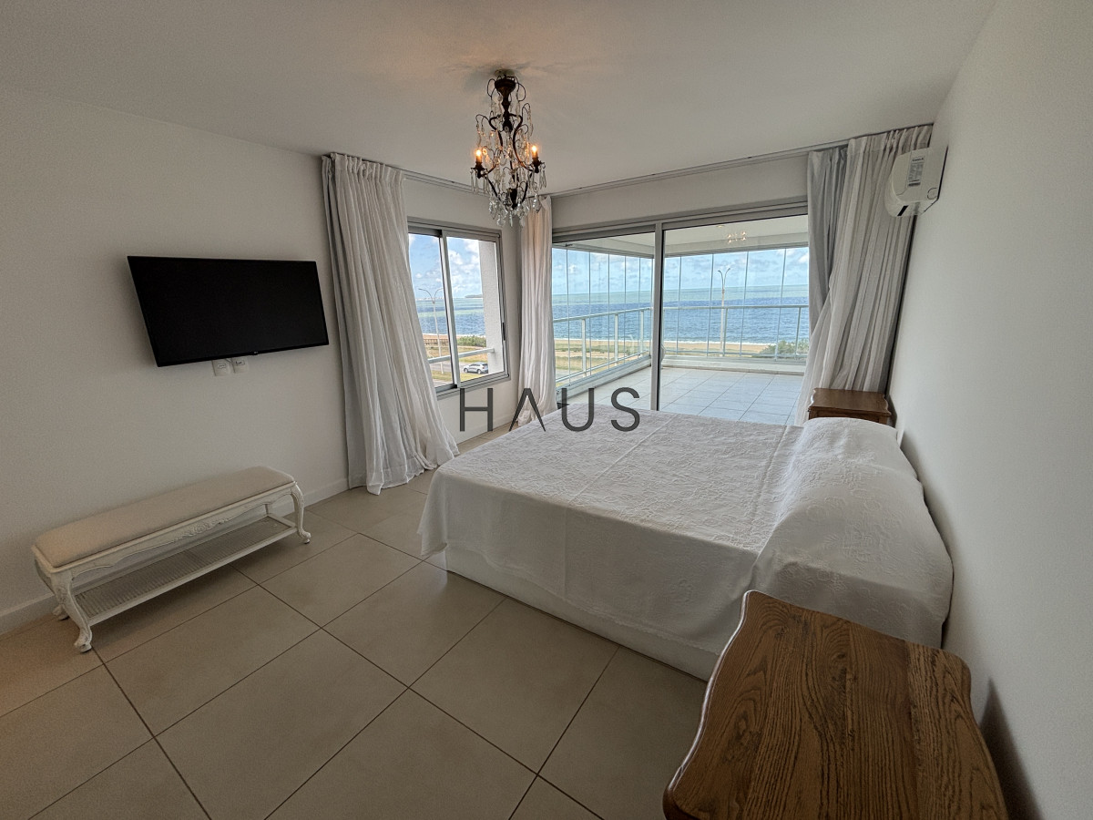 Apartamento ID.295 - Apartamento en venta Playa Mansa 4 dormitorios