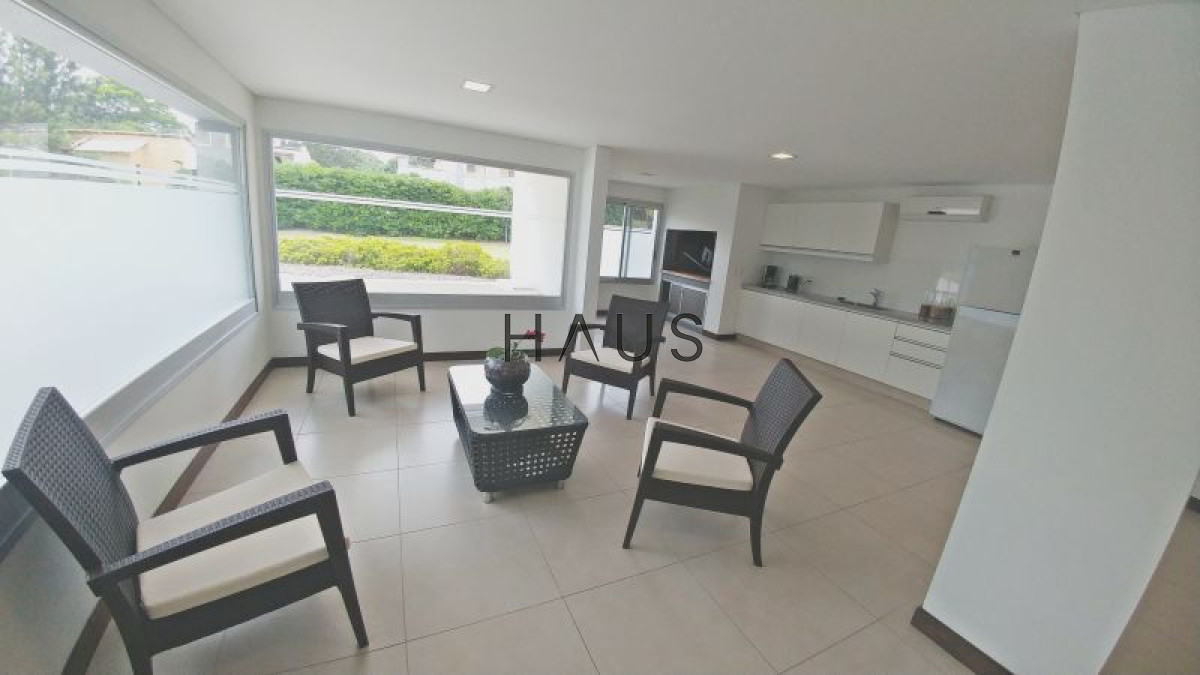 Apartamento ID.295 - Apartamento en venta Playa Mansa 4 dormitorios