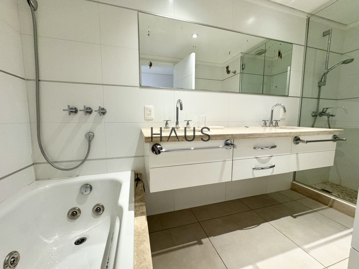 Apartamento ID.295 - Apartamento en venta Playa Mansa 4 dormitorios