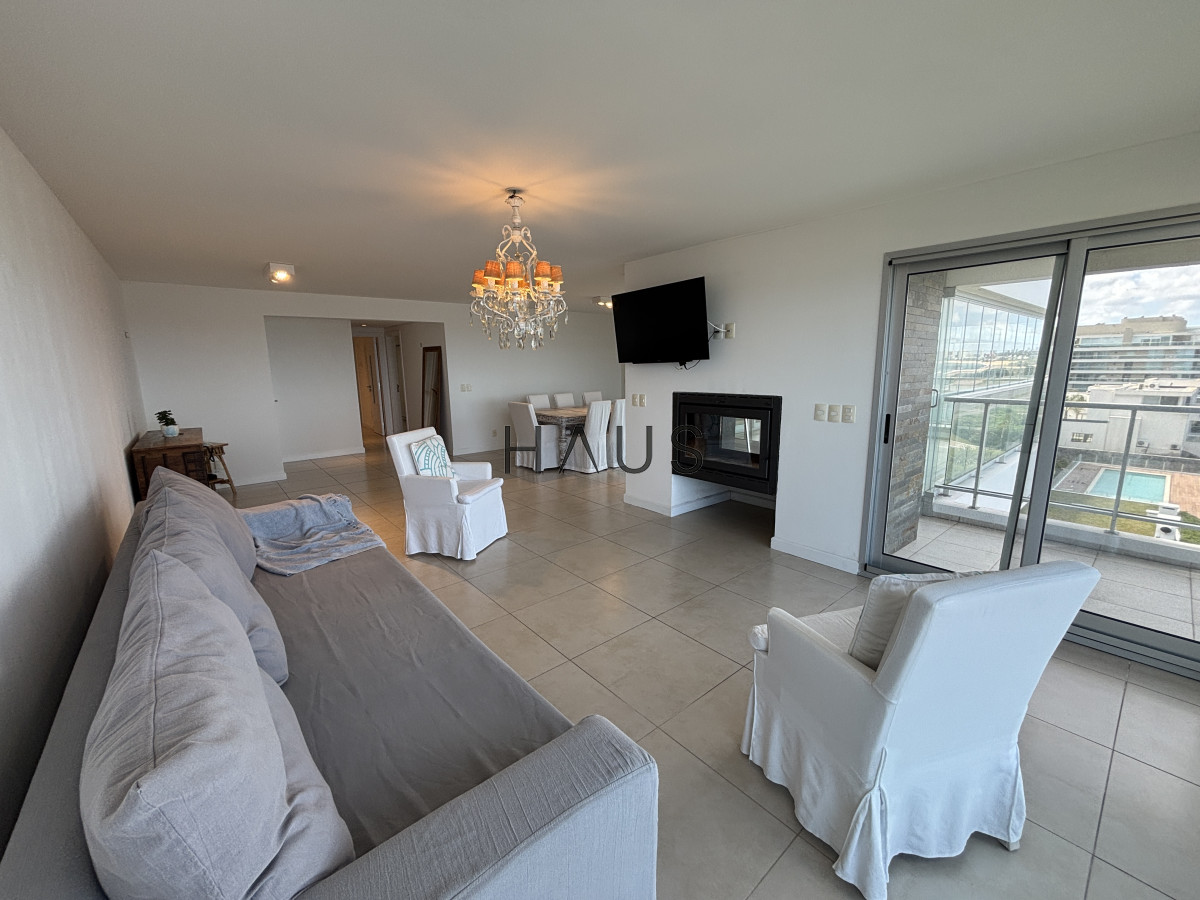 Apartamento ID.295 - Apartamento en venta Playa Mansa 4 dormitorios