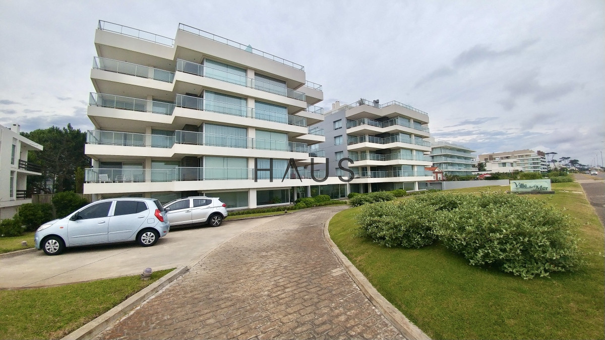 Apartamento ID.295 - Apartamento en venta Playa Mansa 4 dormitorios