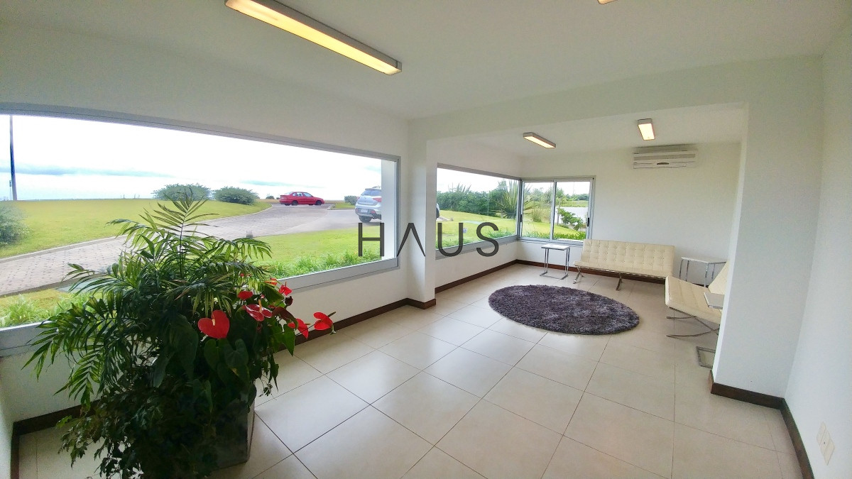 Apartamento ID.295 - Apartamento en venta Playa Mansa 4 dormitorios