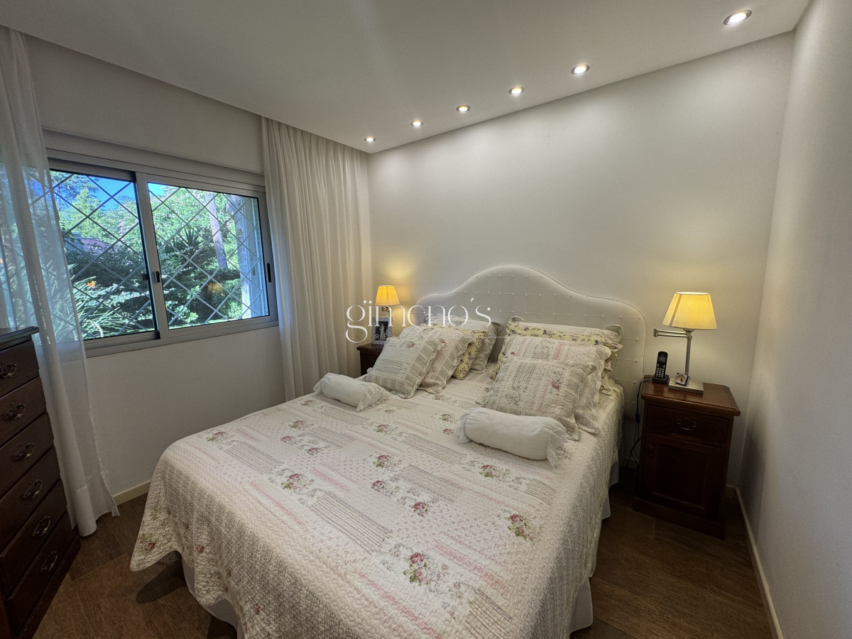 Casa ID.355 - Casa en Venta 4 Dormitorios en Barrio Cantegril - Punta del Este 