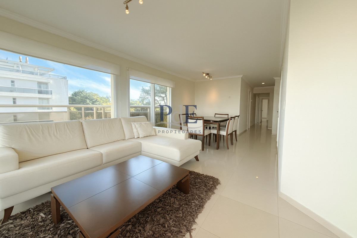 Apartamento en venta de 3 dormitorios en Playa Brava Punta del Este