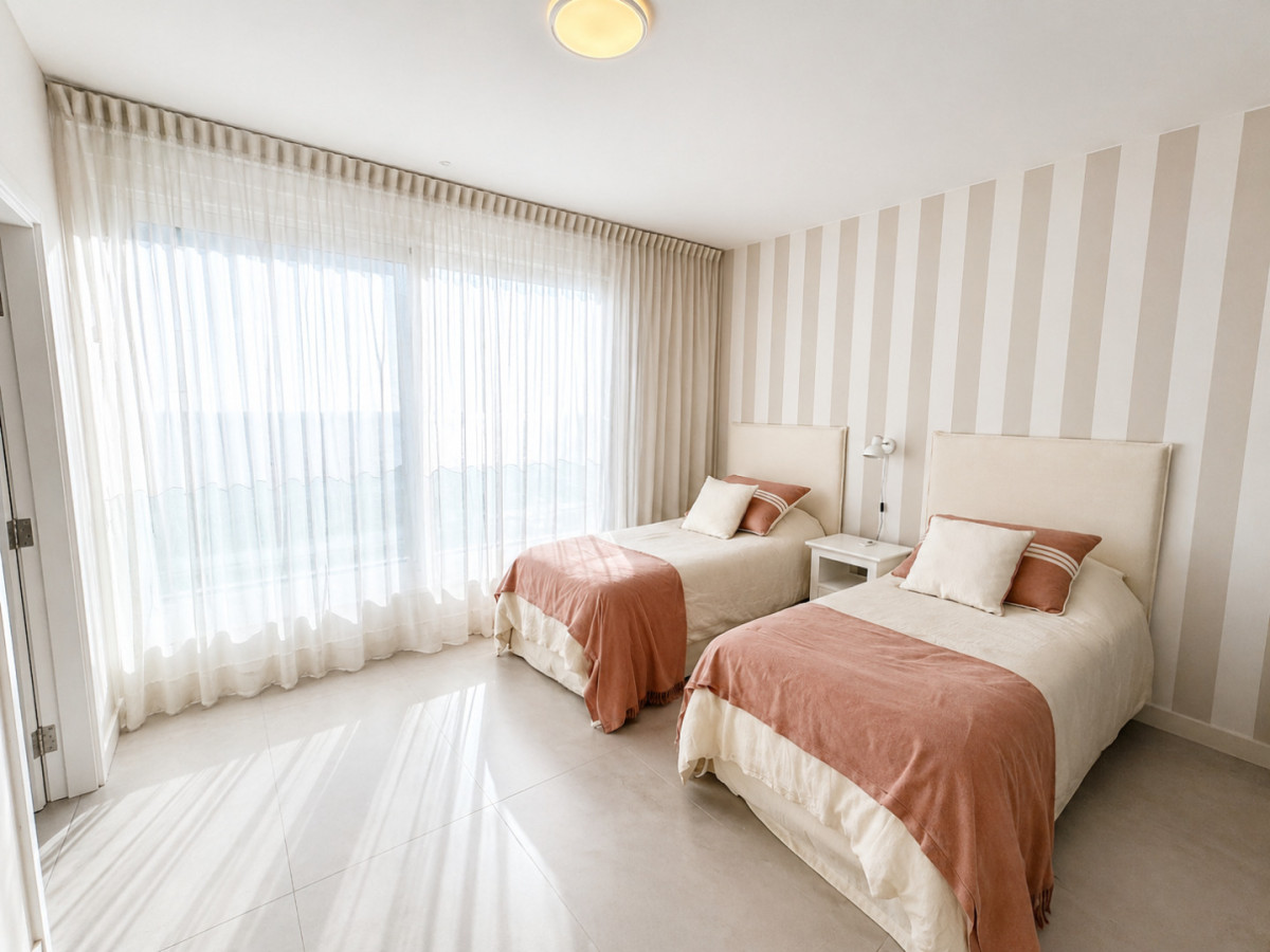 Apartamento ID.21098542 - Apartamento 3 dormitorios y dependencia en venta en Punta del Este, Le Parc