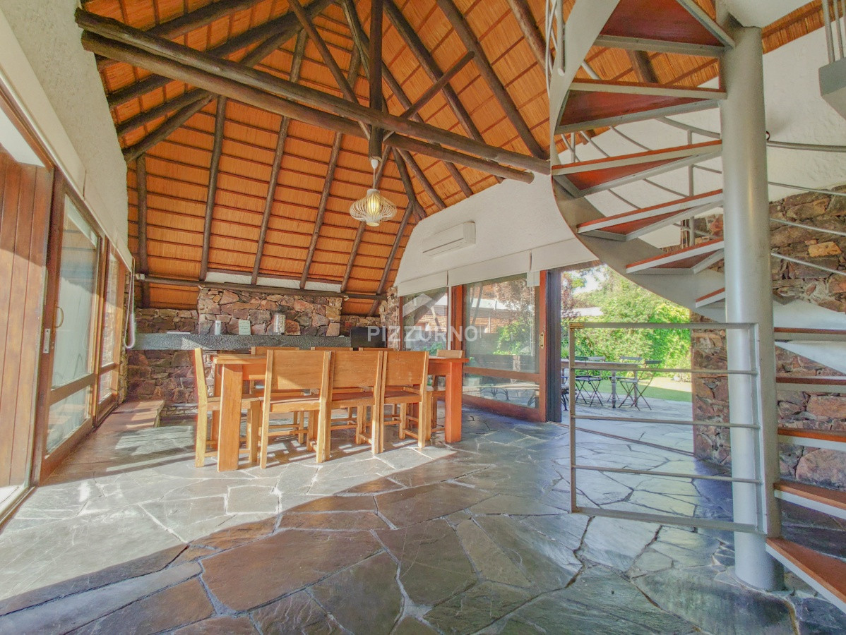 Casa Ref.497 - Casa en venta Playa Mansa 3 dormitorios