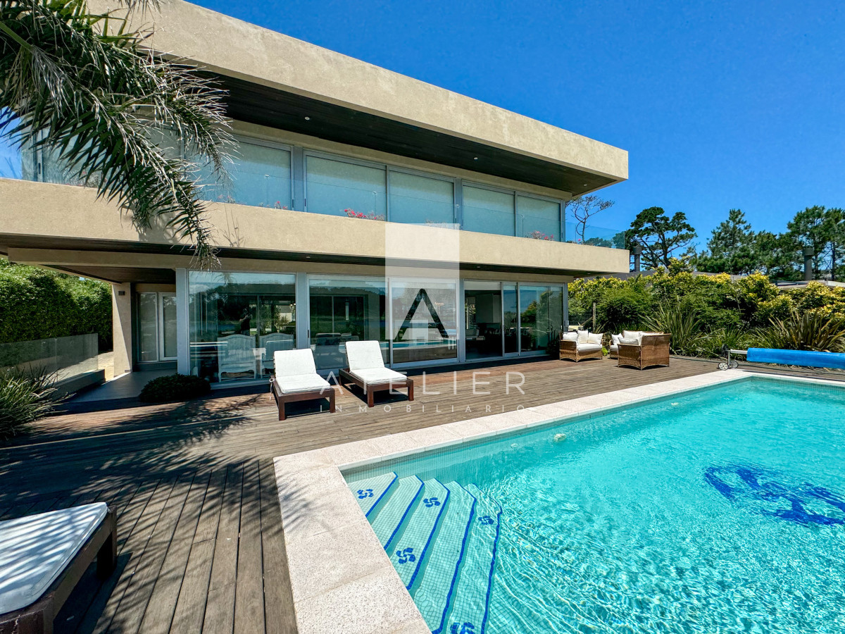 Casa en venta con 4 dormitorios frente a Laguna del Diario, Punta del Este, Maldonado - GoPunta - Portal Inmobiliario de Punta del Este - Maldonado