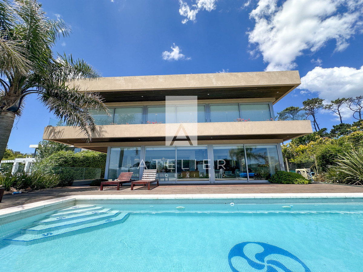 Casa en venta con 4 dormitorios frente a Laguna del Diario, Punta del Este, Maldonado - GoPunta - Portal Inmobiliario de Punta del Este - Maldonado