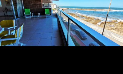 VENTA DE APARTAMENTO DE 3 DORMITORIOS EN BRAVA PUNTA DEL ESTE